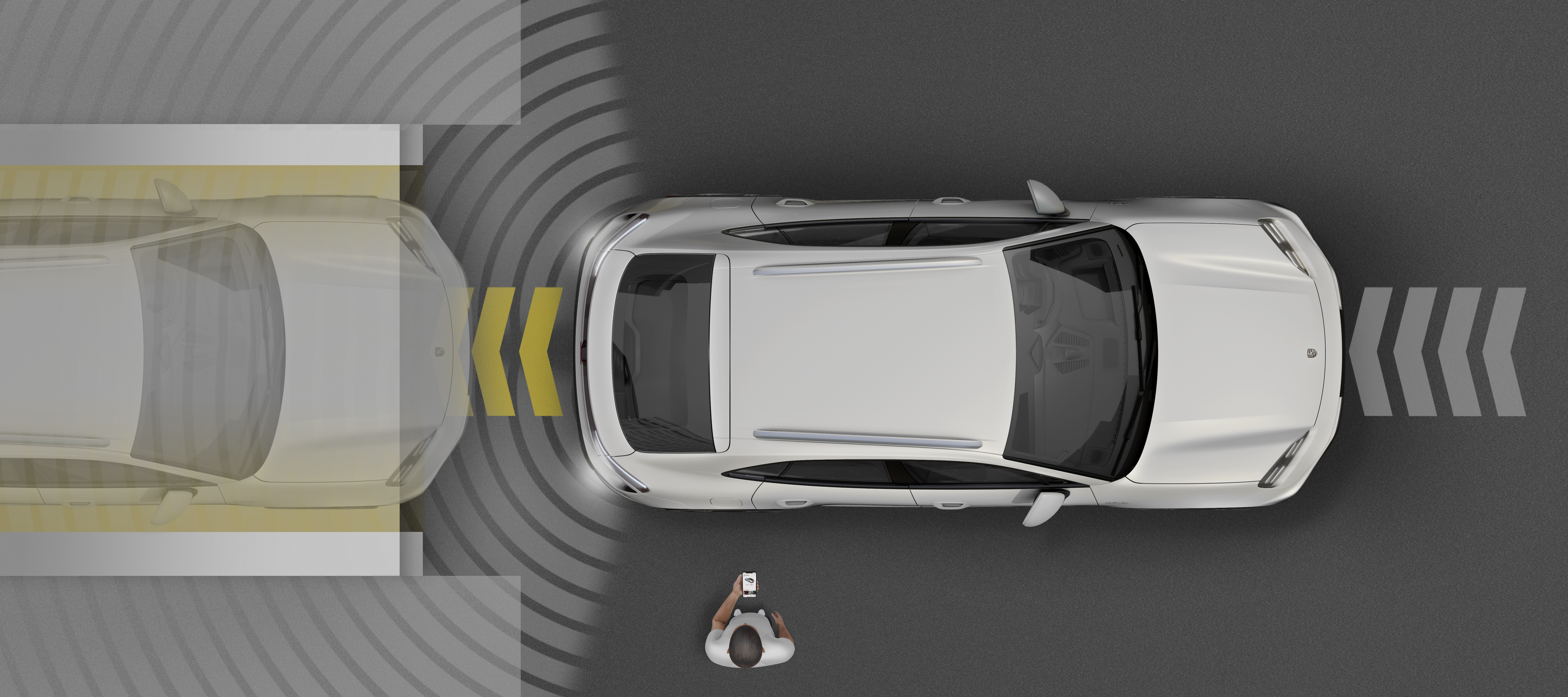 Remote Park Assist erweitert die Parkfunktionen um die Möglichkeit, Ein- und Ausparkmanöver per Smartphone außerhalb des Fahrzeugs durchzuführen.